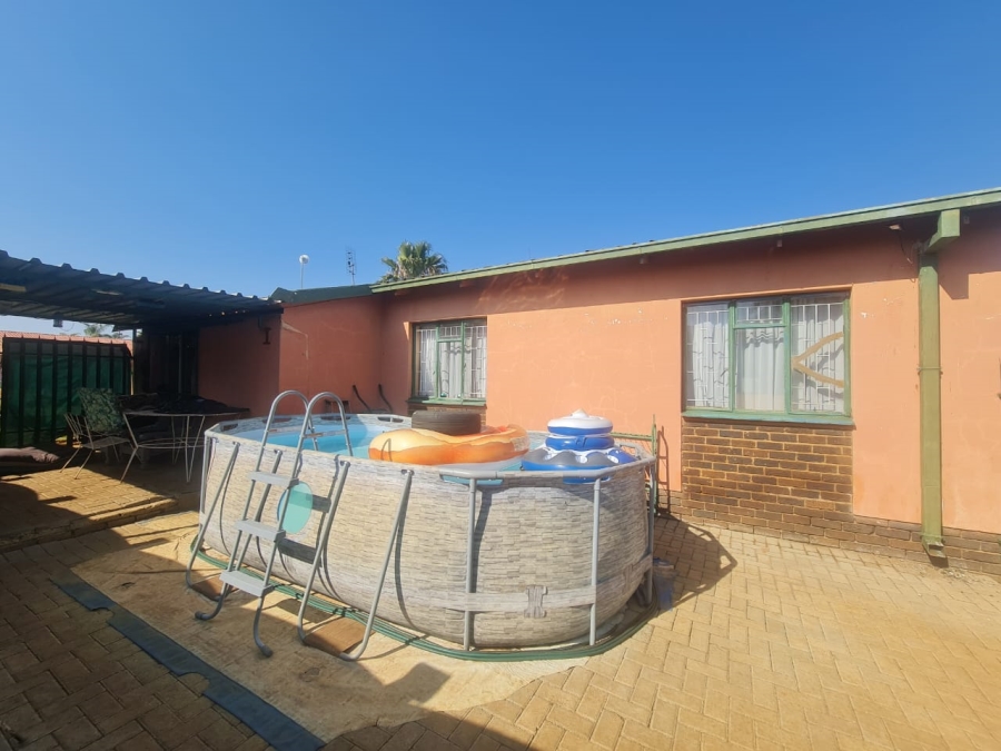 3 Bedroom Property for Sale in Randlespark North West